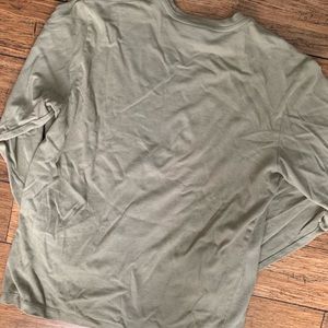 Old Navy Sweaters - Beige Tan Crew Neck Tee Shirt Sweatshirt Old Navy Sweaters - Beige Tan Crew Neck Tee Shirt Sweatshirt